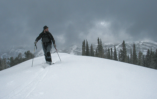 Skiing along a ridge