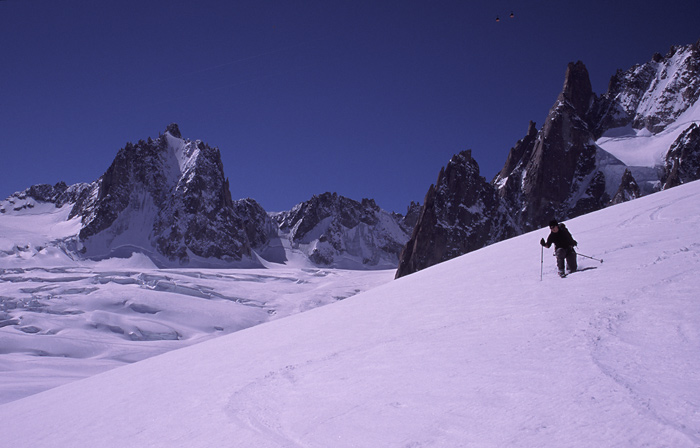 Telemark skiing down the Vallee Blanche