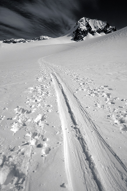 Skintrack along the Spearhead Traverse